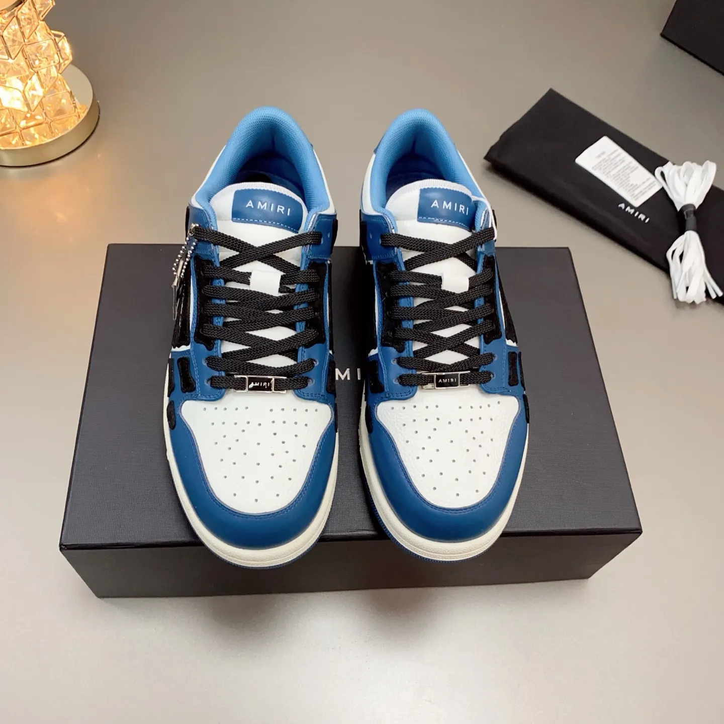 p580🐮🐮AMIRI Couple Style👑 The latest The Pacific Series Couple Style💀🦴Bone Stars Casual Sports Shoes Skateboard Shoes✔️ AMIRI's Pacific shoes are a sneaker that combines luxury and street style. Many celebrities and Internet celebrities have the same style. Its design and workmanship are very exquisite. Made of high-grade cow leather, soft to the touch and highly durable. 💎Fabrics: Original custom imported first-layer cowhide 💎Inner lining: Original customized breathable mesh 💎Foot: Original injection molded one-piece, comfortable, wear-resistant and not tiring for feet 💎Outsole: Original 1:1 molded three-color sole Original outsole 💎Sole thickness: 3CM 💎Size: Female 35-40 Male 39-46 💎Price; Top version 👑Special remarks Remark: (Female size 34 40 . Men's sizes 38 45 46 are customized and cannot be returned or exchanged. Please note when ordering! Thank you🤝🤝